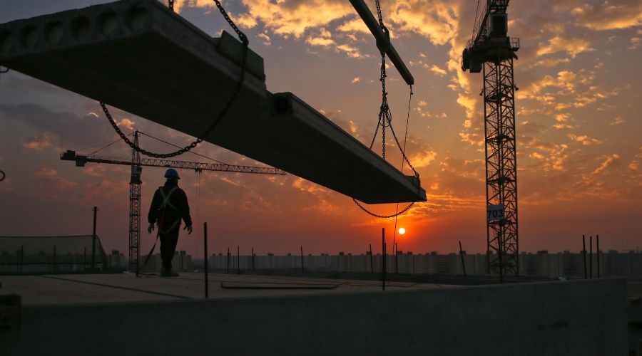 Entrepreneur sur un chantier de construction